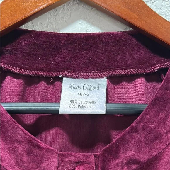 Linda Clifford women’s Burgundy Velvet Cardigan size 40/42 GUC - Picture 2 of 10